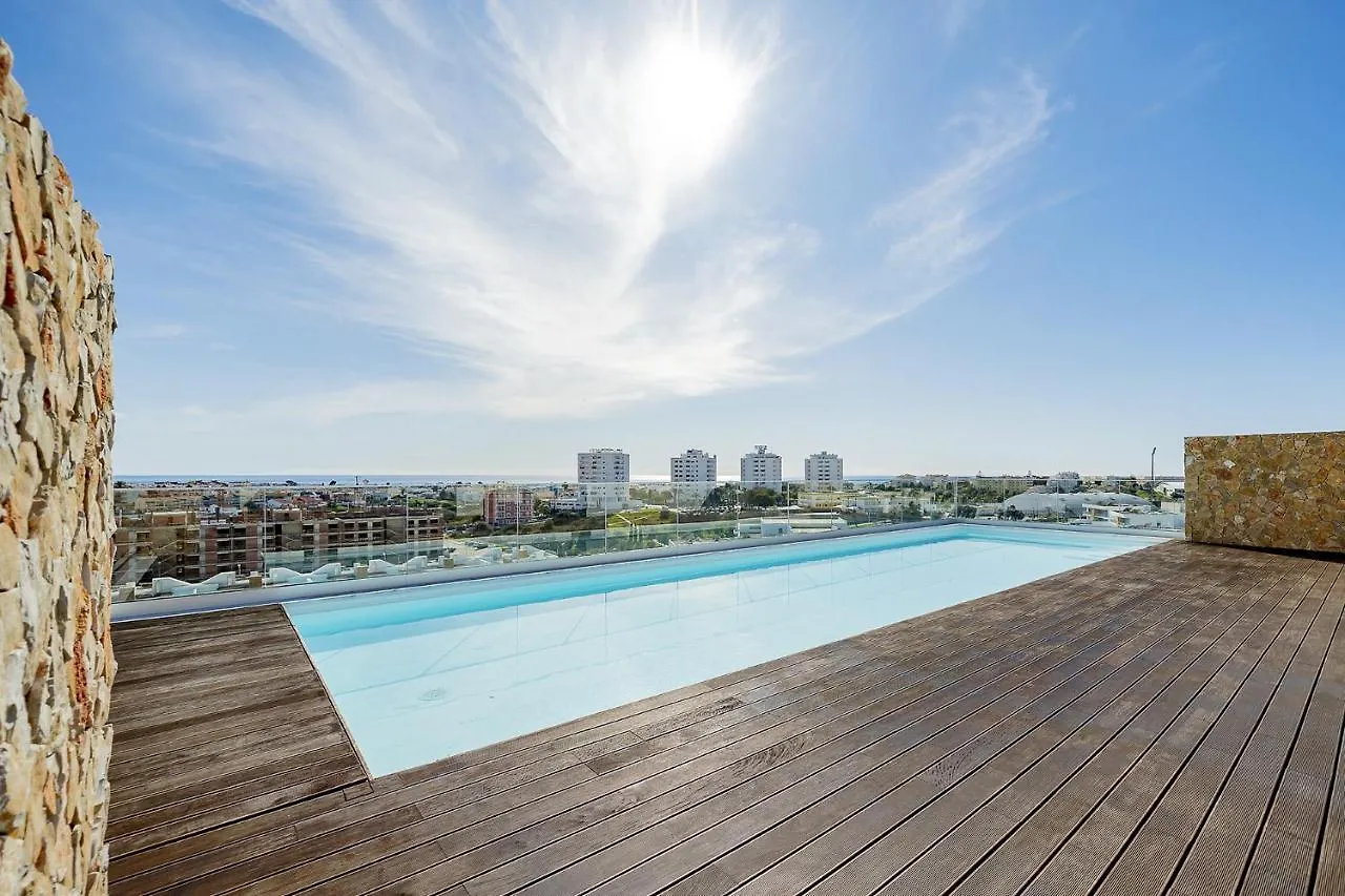Modern 2 Bed Apartment - Albufeira - Roof Top Pool ポルトガル