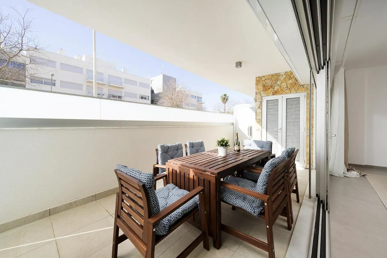 Modern 2 Bed Apartment - Albufeira - Roof Top Pool 0*,  ポルトガル