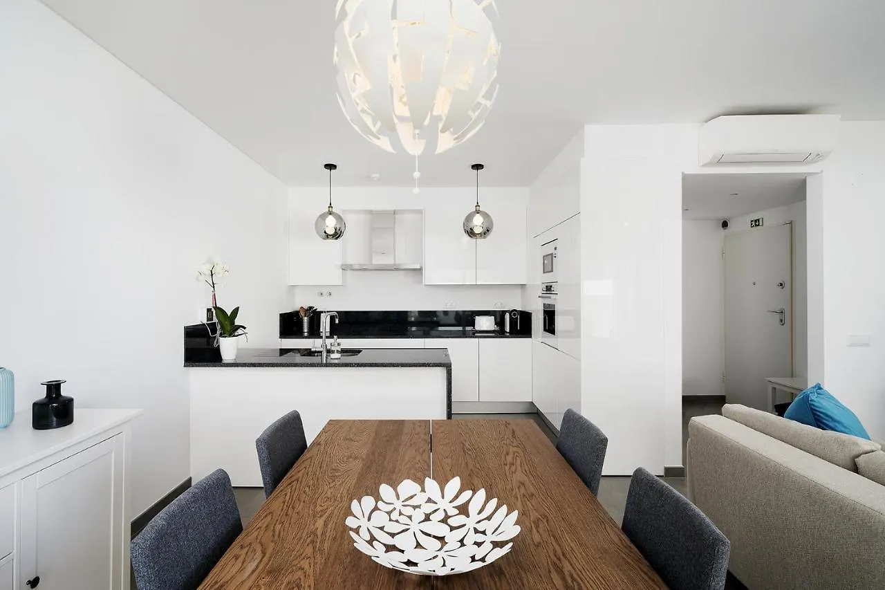 Modern 2 Bed Apartment - Albufeira - Roof Top Pool ポルトガル