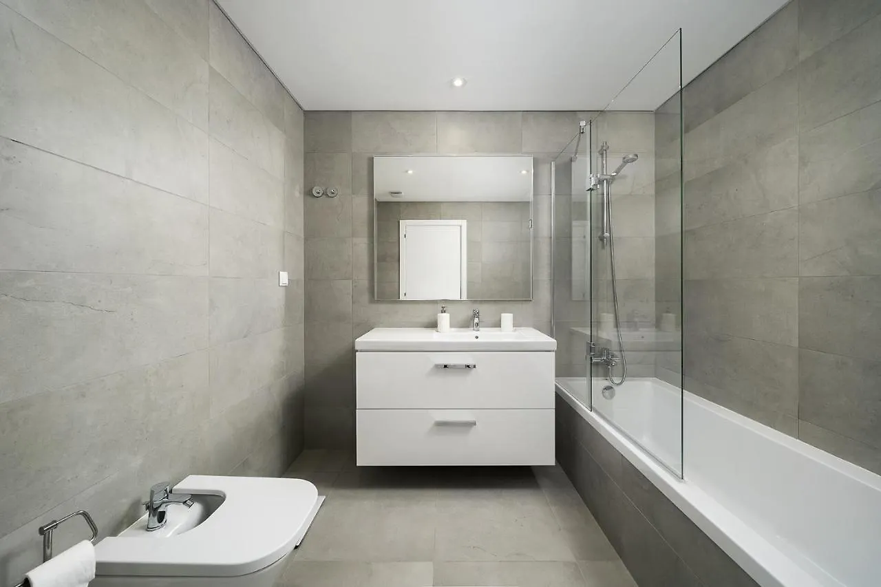 Modern 2 Bed Apartment - Albufeira - Roof Top Pool 0*,  ポルトガル